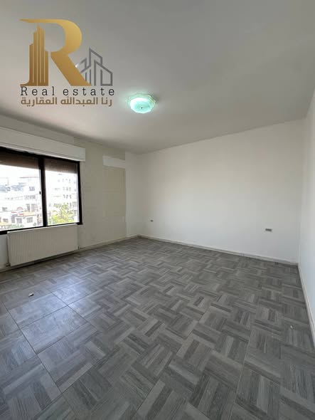 شقة فاخرة للبيع في ضاحية الأمير راشد بإطلالة مفتوحة