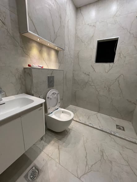 شقة فاخرة ومميزة للبيع في طريق المطار - 3