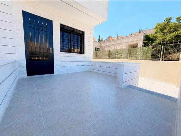 شقة أرضية شبه فيلا بمساحات ملكية وتشطيب VIP - 2