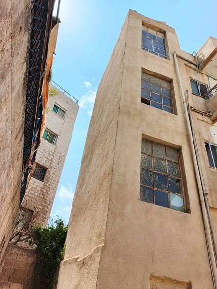 عمارة استثمارية في الأشرفية – دخل جاهز بسعر حرق
