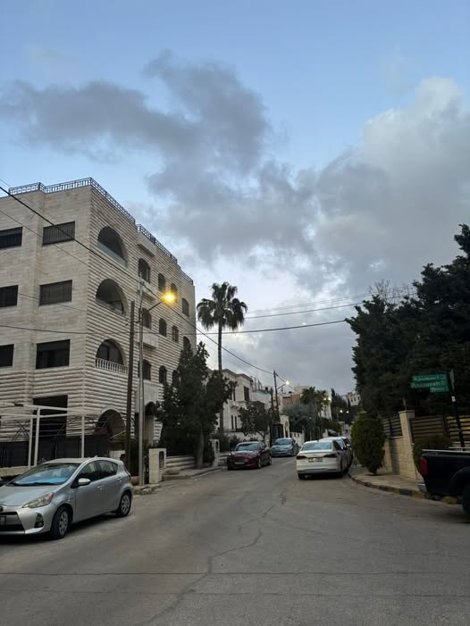 فيلا مستقلة فاخرة للبيع في أم أذينة
