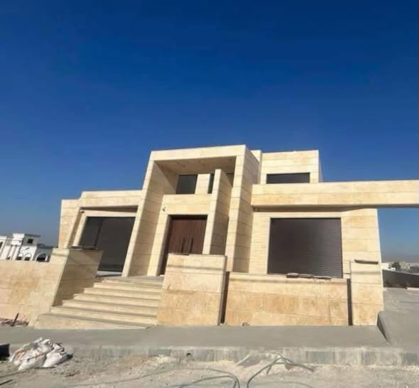 فيلا فاخرة جديدة للبيع على شارعين في الظهير - 2