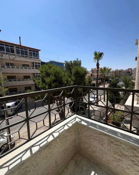 شقة فخمة بموقع راقٍ في أم أذينة - فرصة استثمارية