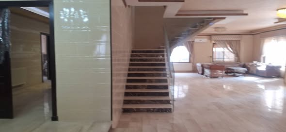 فيلا فاخرة للبيع في الجبيهة - مساحة واسعة وتصميم راقي