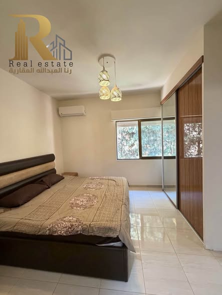 شقة سكنية حديثة ومفروشة للبيع في ضاحية الرشيد