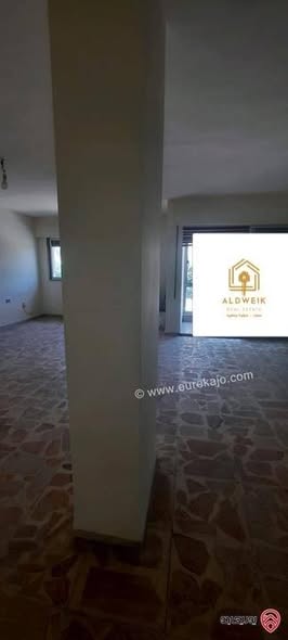 شقة فاخرة مجددة بالكامل في أم أذينة