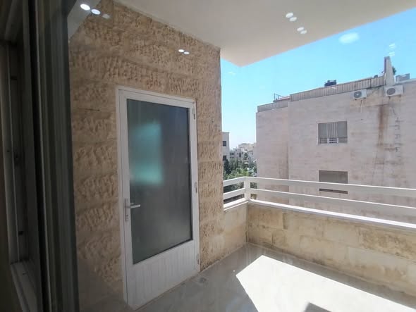 شقة بحالة الوكالة موقع مميز للبيع - 2