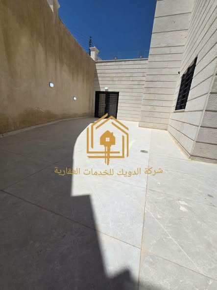 شقة فاخرة جديدة بالكامل للإيجار في شفا بدران - 2