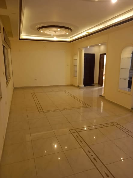 شقة واسعة غير مفروشة للايجار في الجندويل - 3