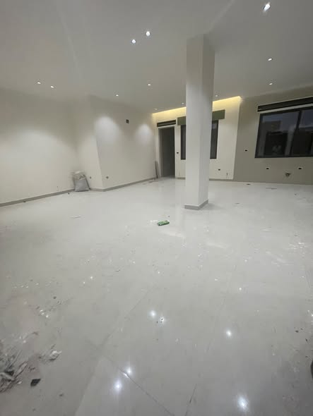 شقة فاخرة للبيع في طريق المطار - 4