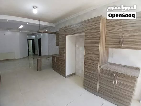 شقة فارغة فاخرة للإيجار مع ترس وكراج في أم السماق - 5