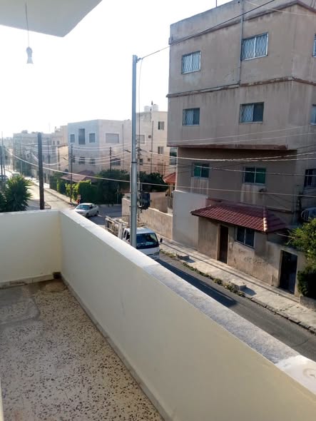 شقة فارغة للبيع في إربد - حي القصيلة بسعر مناسب - 5