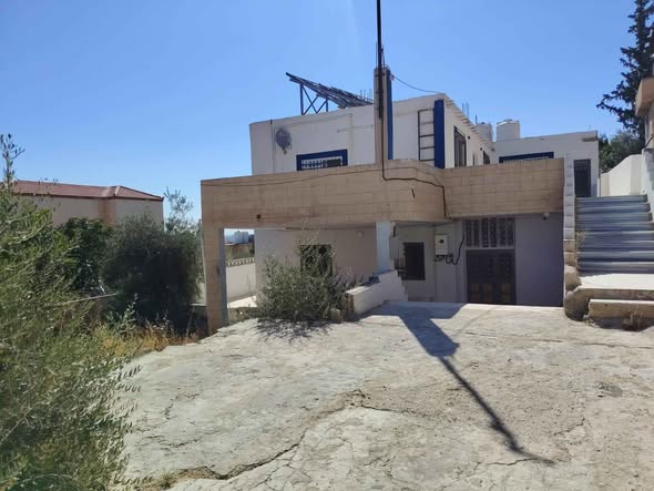 منزل طابقين للبيع في حي الرشيد – جعفر