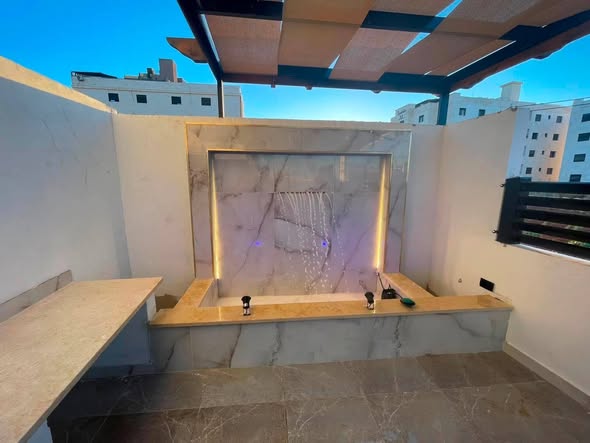 شقة فاخرة مع روف للبيع في أربد - 2
