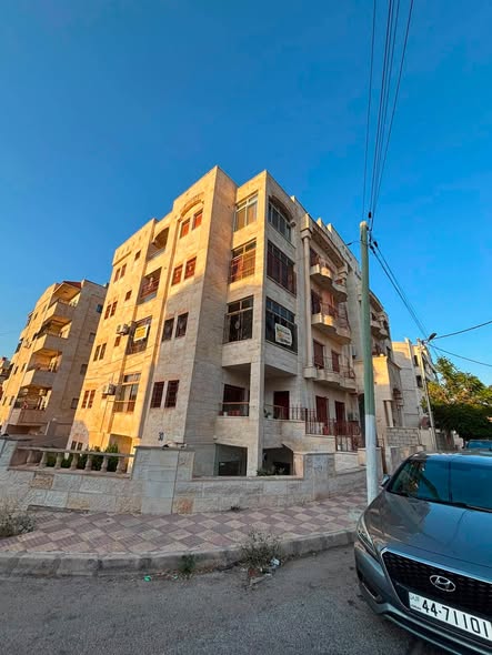 شقة فاخرة للبيع في عمان، إطلالات مذهلة وتقسيط مريح - 2