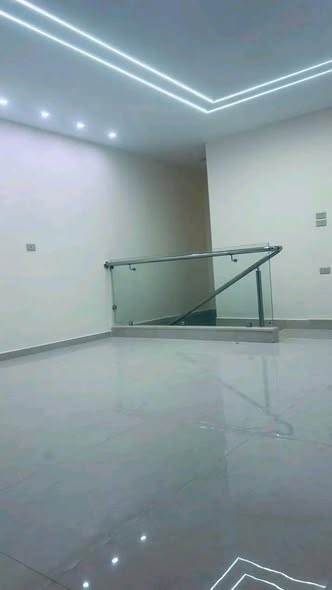 شقة فاخرة للبيع بروف في طريق المطار - 2