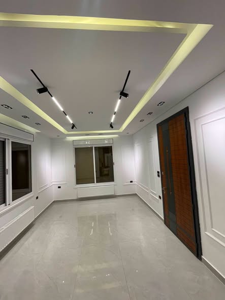 فيلا فاخرة للبيع في إربد - تصميم عصري وموقع استراتيجي - 5
