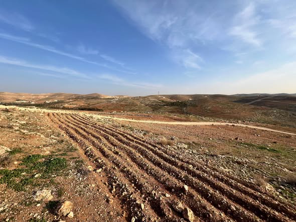 أرض ريفية فاخرة للبيع في بلعما - إطلالة ساحرة