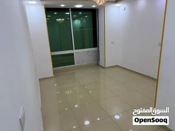 شقة مجددة فارغة للإيجار في شارع الجامعة (الجامعة الأردنية)