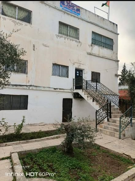 فرصة استثمارية: منزل 3 طوابق للبيع في دير السعنة، إربد - 2