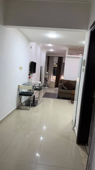 استوديو مفروش حديث للإيجار في خلدا