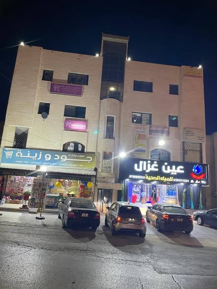 شقة مفروشة فاخرة للإيجار في الهاشمي الشمالي