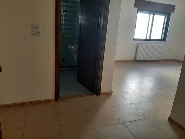 شقة فاخرة من فيلا في أم السماق - 210م - 3