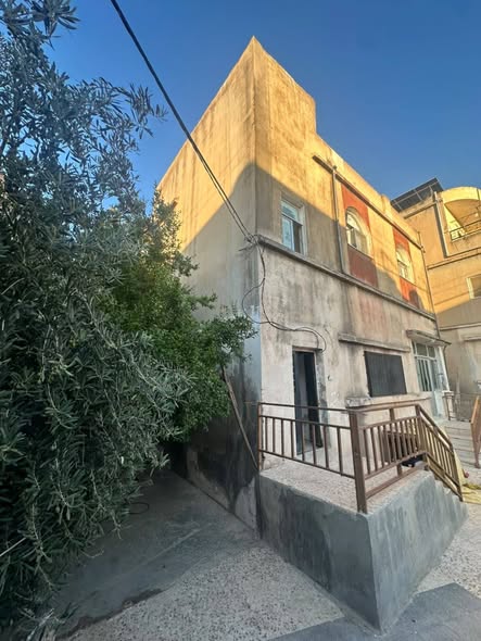 منزل مستقل طابقين بسعر شقة في إربد - 2