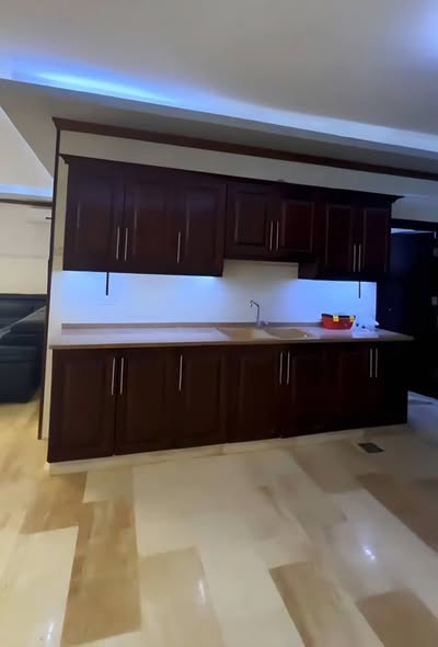 فيلا فاخرة للبيع في الجبيهة - مساحة واسعة وتصميم راقي - 2