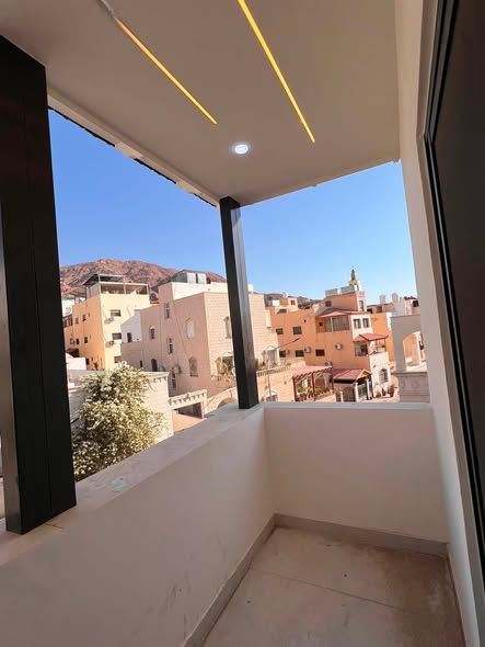 شقة فاخرة جديدة للإيجار في العقبة - طابق أول هندسي - 2