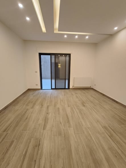 شقة للإيجار في البنيات قرب طريق المطار