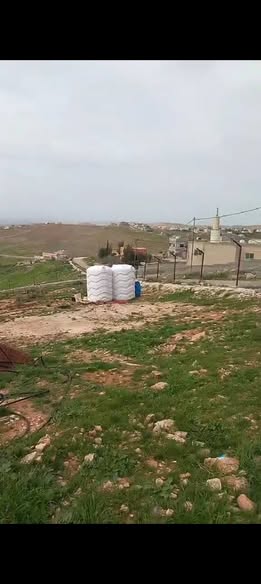 فرصة فاخرة: أرض سكنية مع بيت في الزرقاء - 2