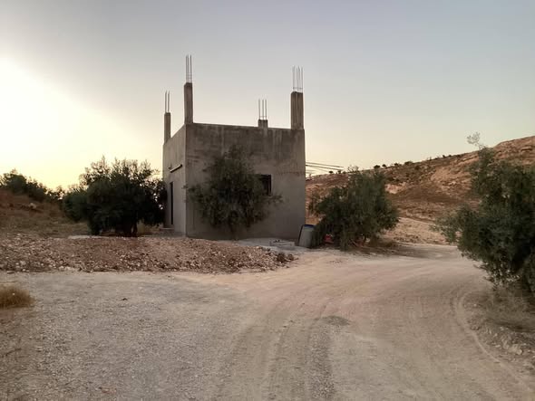 أرض استثمارية فاخرة للبيع في إربد – إطلالة رائعة - 2