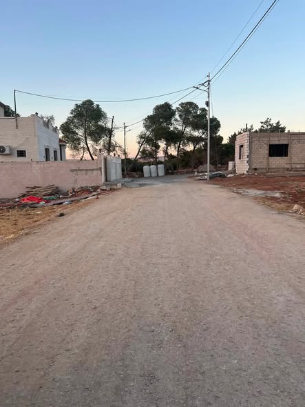 أرض سكنية في عين الباشا - مساحة 600م بموقع استراتيجي
