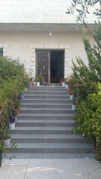 فرصة سكنية واستثمارية: بيت طابقين مستقل في سموع الكورة