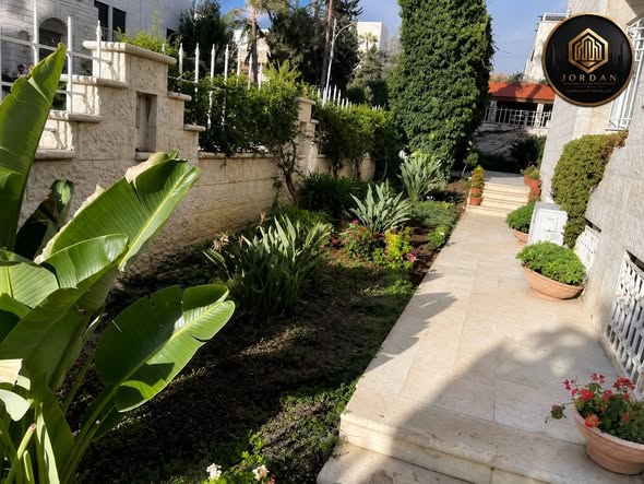 فيلا فاخرة للبيع في عبدون مع مسبح خاص - 4
