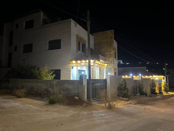عمارة سكنية فاخرة للبيع - أقرب إلى فيلا مع تسوية وروف - 3