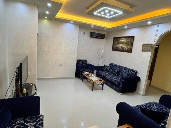 شقة فاخرة شبه أرضي للبيع في ضاحية الياسمين – كراج ومستودع