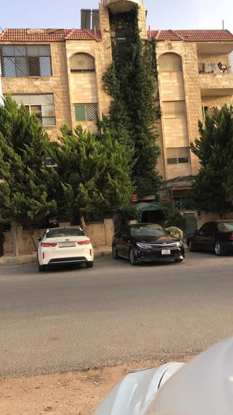 شقة فخمة مجددة في الكامل للبيع - 3