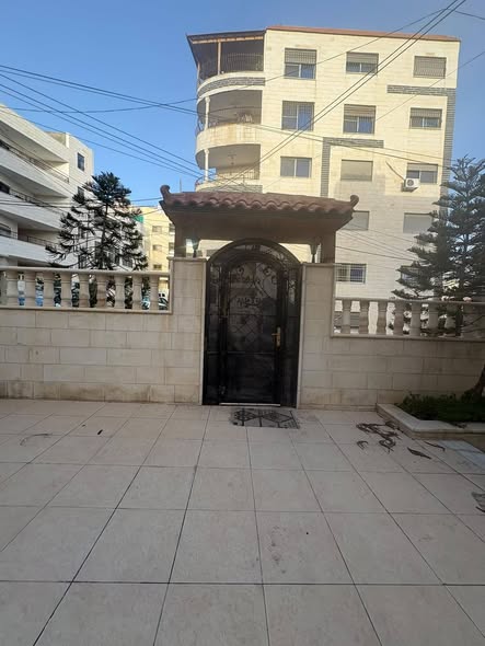 فيلا فاخرة للبيع في الزرقاء - جبل طارق بمساحة 500م - 3