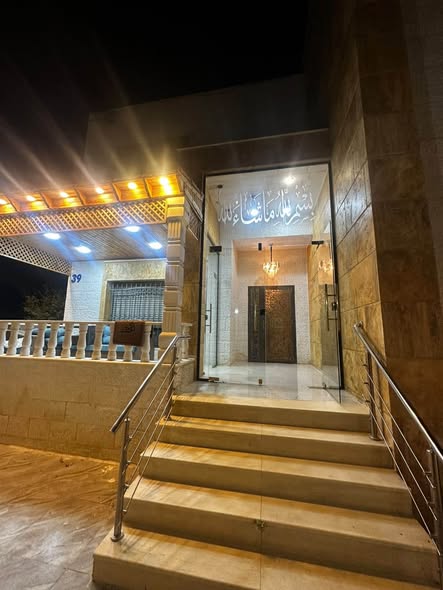 عمارة سكنية فاخرة للبيع - أقرب إلى فيلا مع تسوية وروف - 4