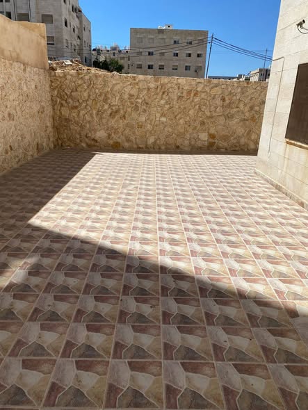 شقة للإيجار في الحي الشرقي – طابق أرضي مع ساحة خارجية - 4