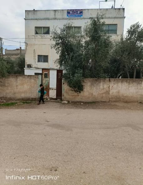 فرصة استثمارية: منزل 3 طوابق للبيع في دير السعنة، إربد - 4