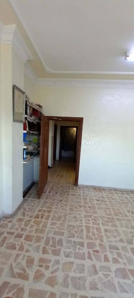 شقة مشمسة بإطلالة رائعة للإيجار في جبل النصر - 2
