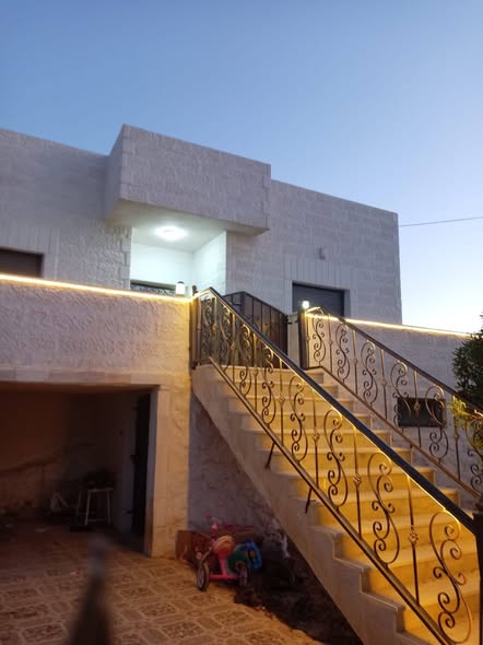 منزل مستقل فاخر للبيع في الكرك - حي الزريقات - 2