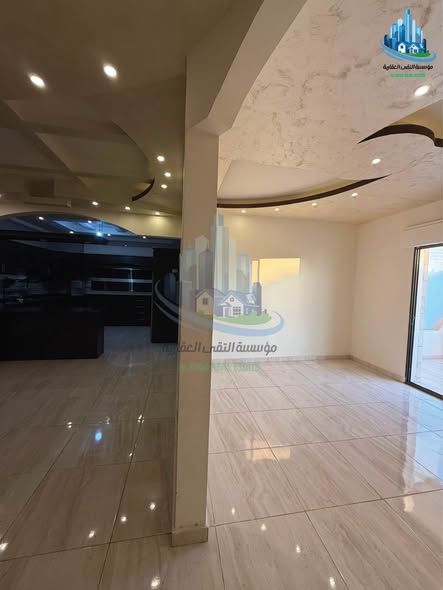 شقة مميزة للبيع مع الأثاث في الزرقاء الجديدة