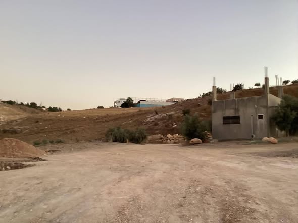 أرض استثمارية فاخرة للبيع في إربد – إطلالة رائعة - 3