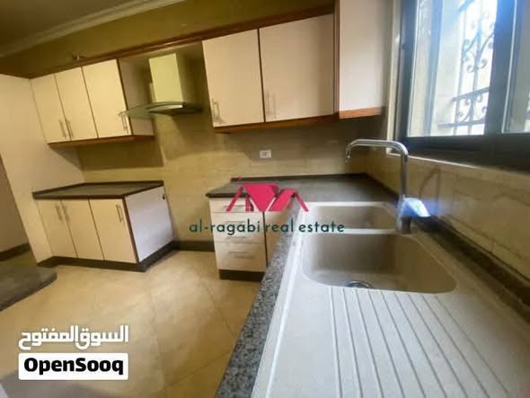 طابق شبه أرضي فاخر للإيجار في الرابية - 2