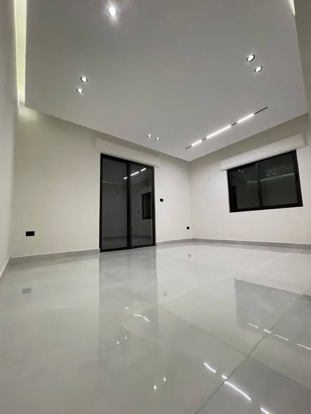 شقة فاخرة للبيع مع روف بإطلالة رائعة في طريق المطار - 5