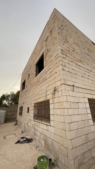 منزل مستقل فاخر في حي الجنينية - الزرقاء - 3